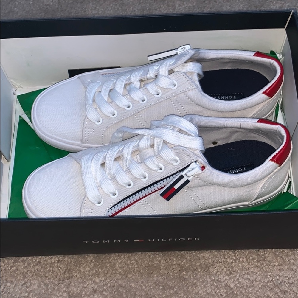 Tommy Hilfiger women’s size 8 brand new